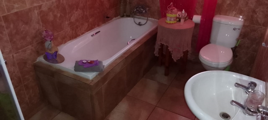 3 Bedroom Property for Sale in Azalea Park North West